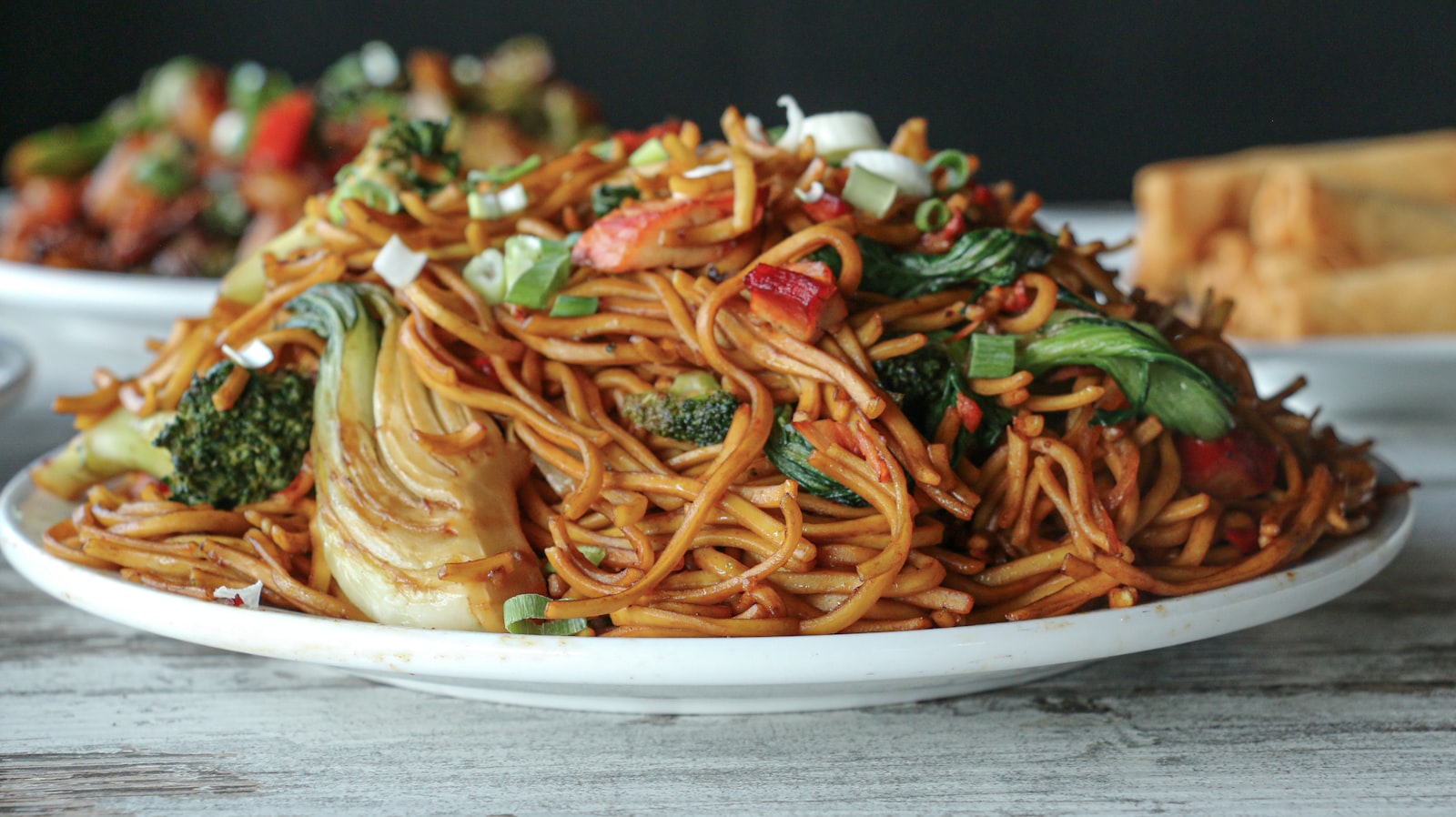 Wok-tossed chow mein with vegetables